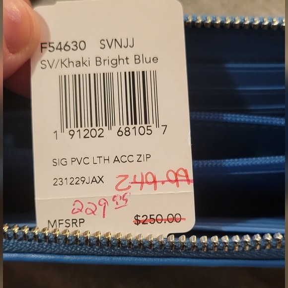 Coach Signature PVC leather accordion zip wallet - Picture 8 of 10